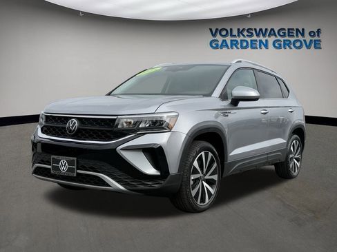 Used 2024 Volkswagen Taos SE image 3