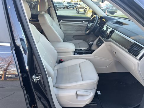 Used 2023 Volkswagen Atlas SE w/ Black Wheel Package image 28