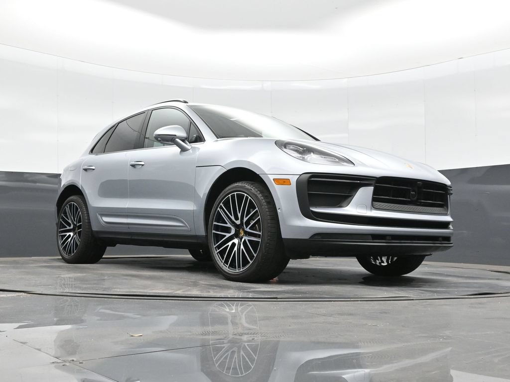Certified 2024 Porsche Macan AWD/4WD image 32