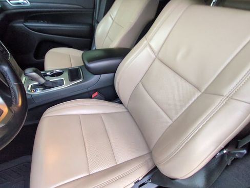 Used 2019 Jeep Grand Cherokee Laredo RWD image 8