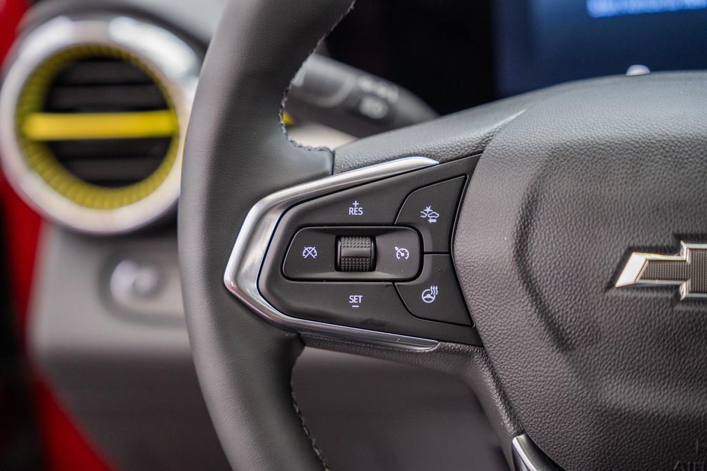 New 2026 Chevrolet Trax LT w/ Sunroof Package FWD image 26