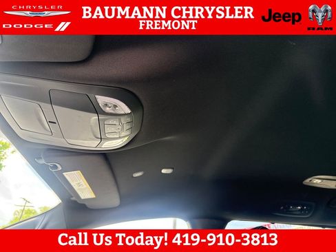 Used 2025 Chrysler Pacifica Select FWD image 20
