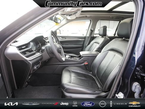 Used 2022 Jeep Grand Cherokee Limited 4xe image 12