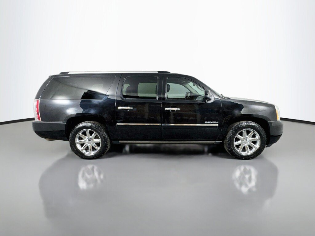 Used 2013 GMC Yukon XL Denali RWD image 6
