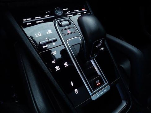 Used 2022 Porsche Cayenne Coupe AWD/4WD image 21