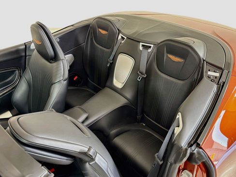 Used 2019 Aston Martin DB11 Volante RWD image 17