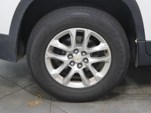 Used 2018 Chevrolet Traverse LT FWD image 12