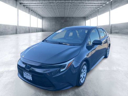 Used 2023 Toyota Corolla LE FWD image 2