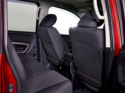 Used 2015 Nissan Titan SV image 34