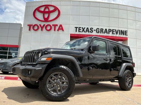 Used 2025 Jeep Wrangler Unlimited Sport AWD/4WD image 2