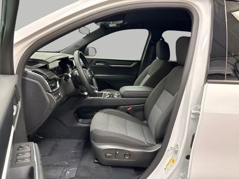 Used 2025 GMC Acadia Elevation image 9