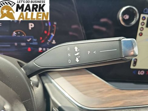 Used 2025 Chevrolet Suburban Z71 AWD/4WD image 16
