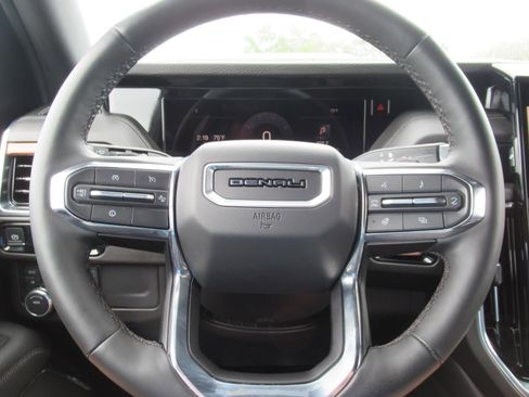 Used 2025 GMC Yukon XL Denali AWD/4WD image 22