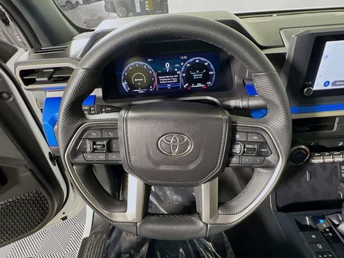Certified 2025 Toyota Tacoma TRD Off-Road AWD/4WD image 10