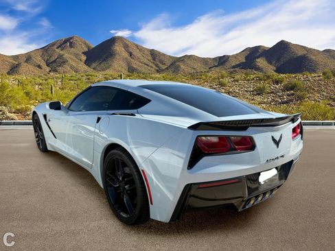 Used 2019 Chevrolet Corvette Stingray Coupe RWD image 3