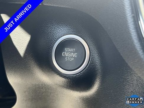 Used 2021 Volvo XC40 T5 Momentum w/ Premium Package AWD/4WD image 34