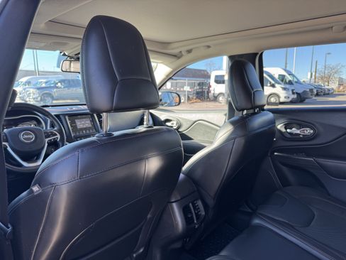 Used 2016 Jeep Cherokee Trailhawk w/ Comfort/Convenience Group image 15