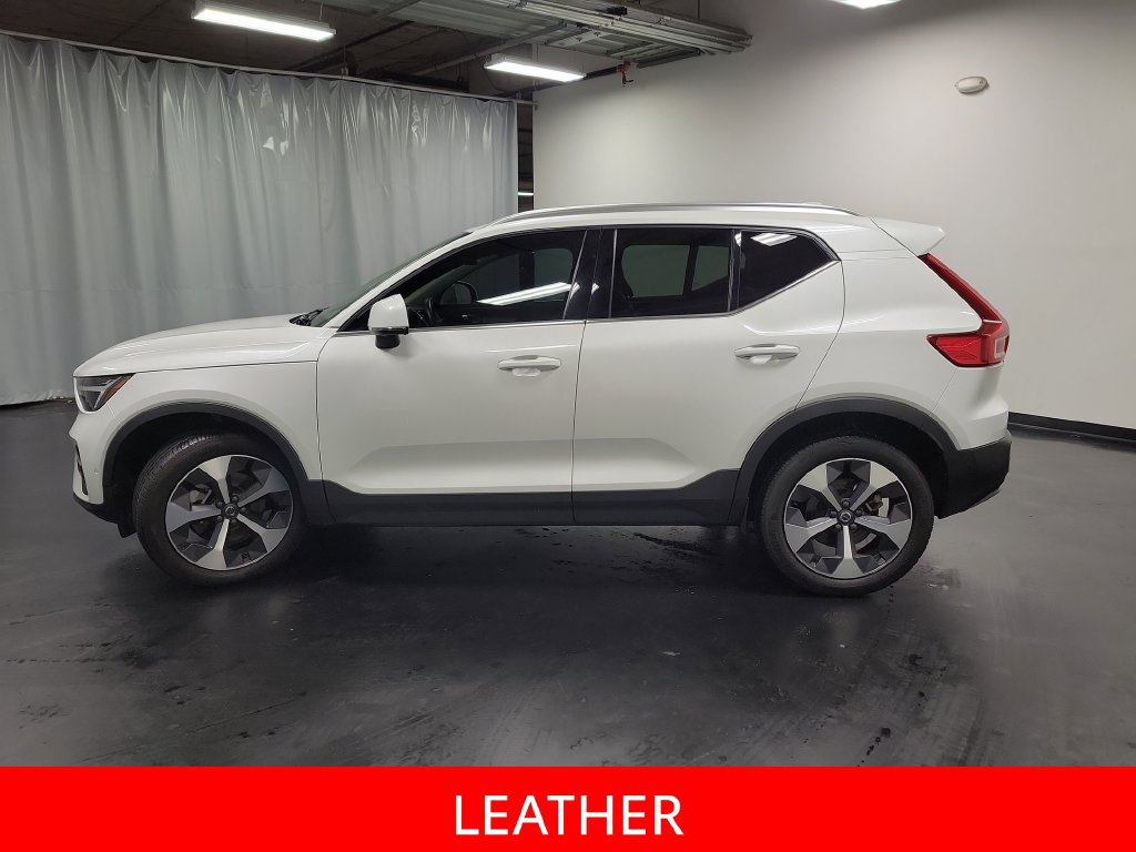 Used 2024 Volvo XC40 B5 Plus AWD/4WD image 5