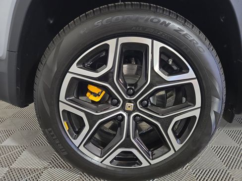 Used 2022 Rivian R1T Launch Edition image 12