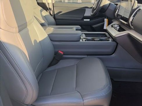 New 2026 Ford Expedition Active image 18