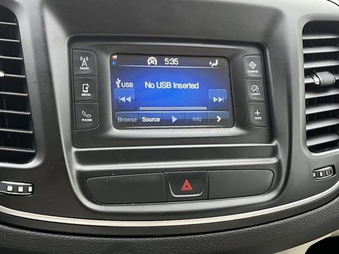 Used 2015 Chrysler 200 Limited image 43