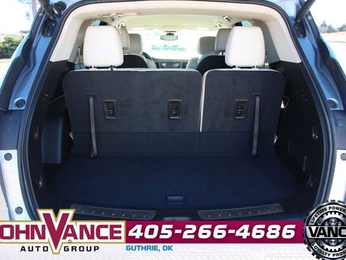 Used 2023 Buick Enclave Essence image 9