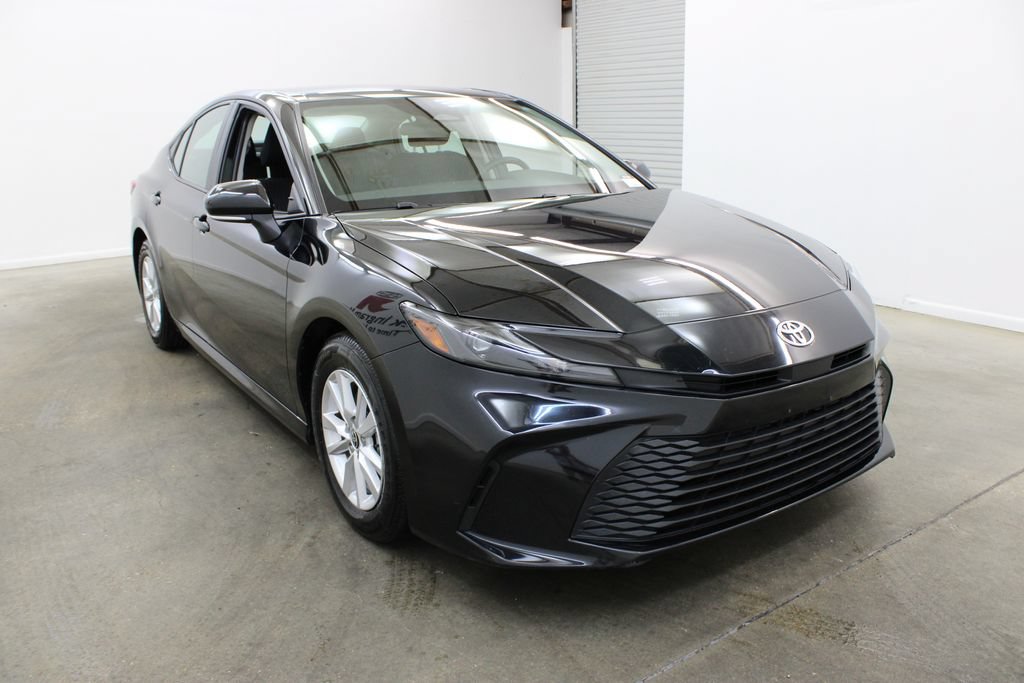 Used 2025 Toyota Camry LE FWD image 6