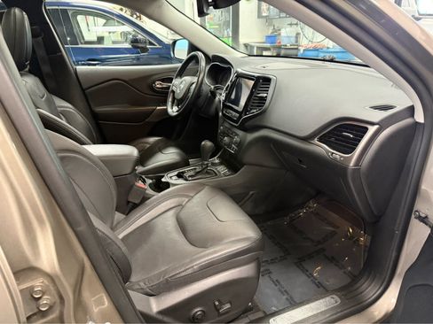 Used 2021 Jeep Cherokee Limited AWD/4WD image 28