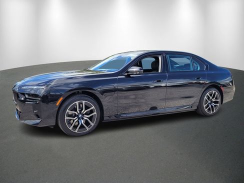 New 2026 BMW 750e xDrive w/ Executive Package image 3