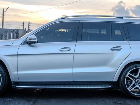 Used 2018 Mercedes-Benz GLS 550 4MATIC image 2
