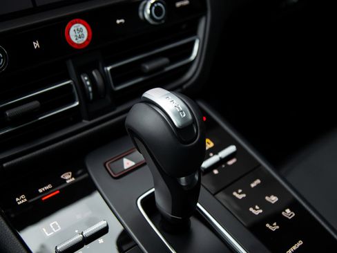 Certified 2024 Porsche Macan AWD/4WD image 14