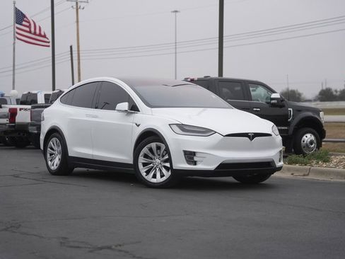 Used 2017 Tesla Model X 90D image 2
