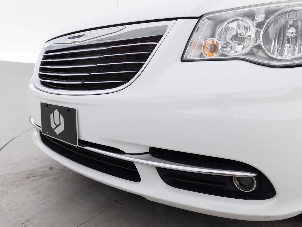 Used 2016 Chrysler Town & Country Touring FWD image 15