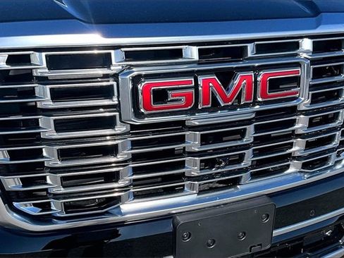 Used 2026 GMC Yukon Denali w/ Denali Reserve Package image 29