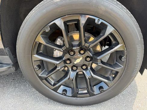 Used 2022 Chevrolet Suburban LT w/ Luxury Package AWD/4WD image 30