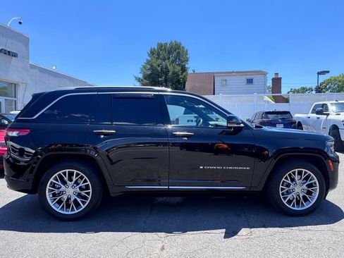 Used 2023 Jeep Grand Cherokee Summit w/ Luxury Tech Group V AWD/4WD image 8