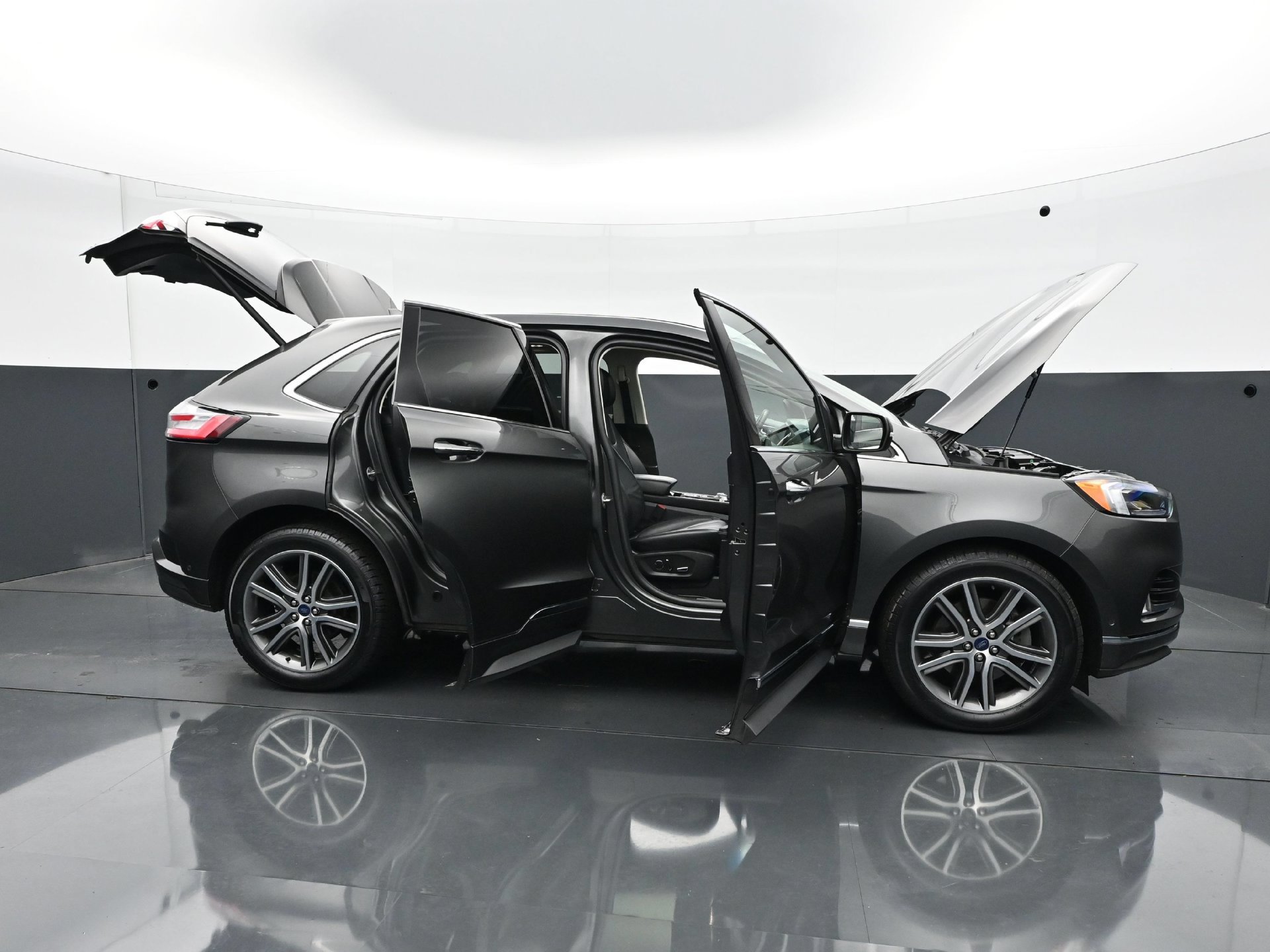 Used 2019 Ford Edge Titanium w/ Equipment Group 301A AWD/4WD image 34
