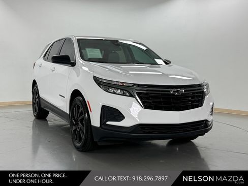 Used 2023 Chevrolet Equinox LS w/ LS Convenience Package FWD image 4