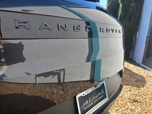Used 2024 Land Rover Range Rover Sport SE image 16