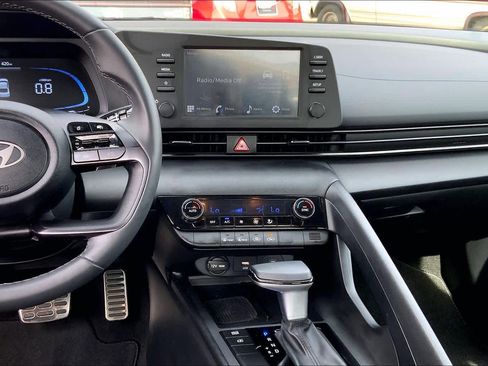 Used 2025 Hyundai Elantra Sport image 7