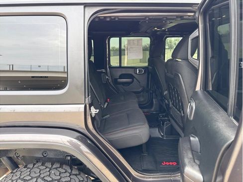 Used 2021 Jeep Wrangler Unlimited Rubicon AWD/4WD image 11
