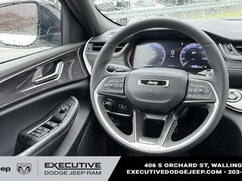 Used 2023 Jeep Grand Cherokee Altitude AWD/4WD image 24
