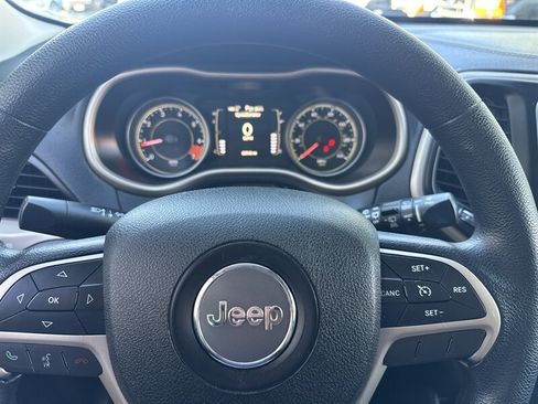 Used 2014 Jeep Cherokee Sport FWD image 36