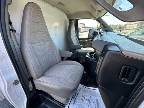 Used 2016 Chevrolet Express 3500 w/ Chrome Appearance Package RWD image 6