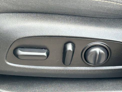 Used 2020 Chevrolet Equinox LT FWD image 26
