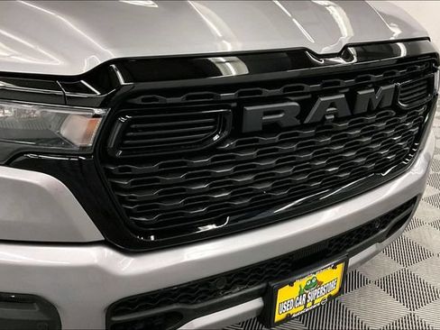 Used 2025 RAM 1500 Big Horn AWD/4WD image 33