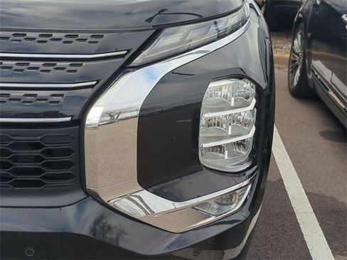 Used 2024 Mitsubishi Outlander SE Black Edition image 7