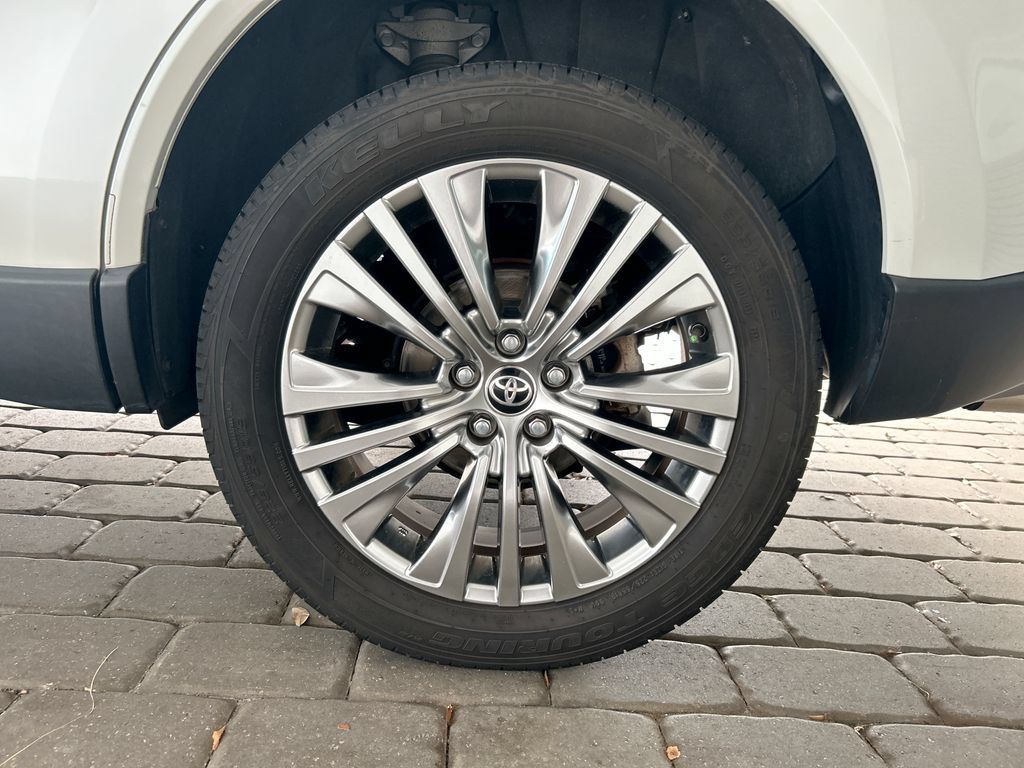 Used 2021 Toyota Venza XLE w/ Softex Package AWD/4WD image 40