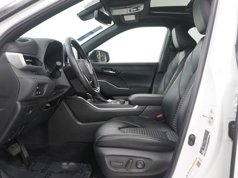 Used 2022 Toyota Highlander XSE image 22