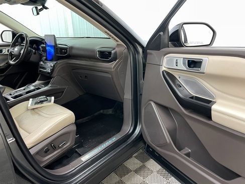 Used 2020 Ford Explorer Platinum image 42